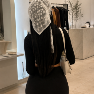 Foulard en dentelle